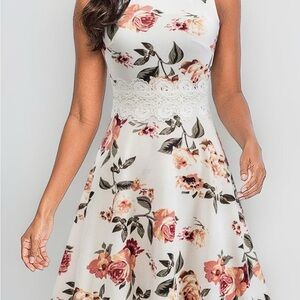 Homeyee Elegant Floral Dress with Lace Accent size Large